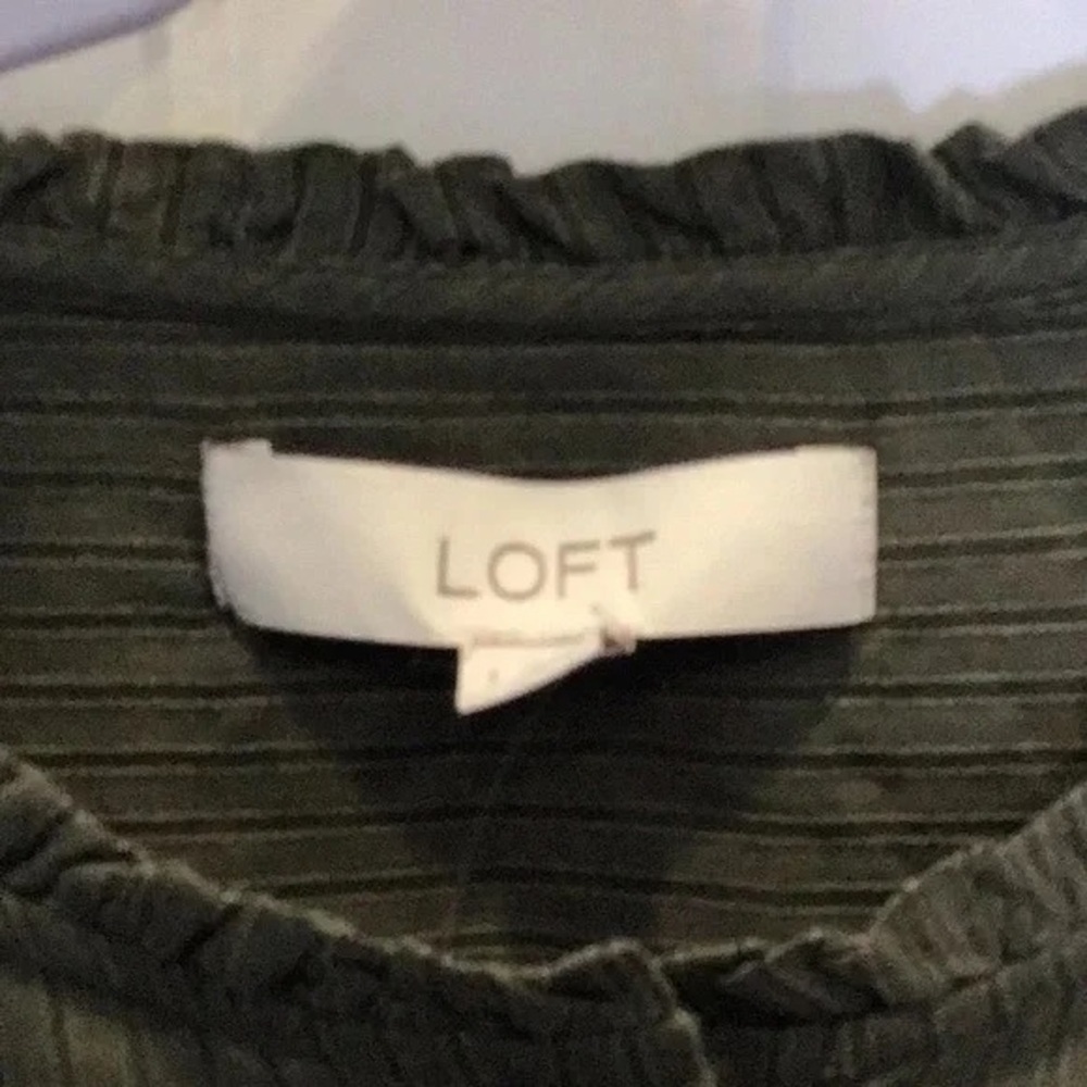 Loft | Olive Green Ruffle Blouse Size Large - Picture 6 of 7